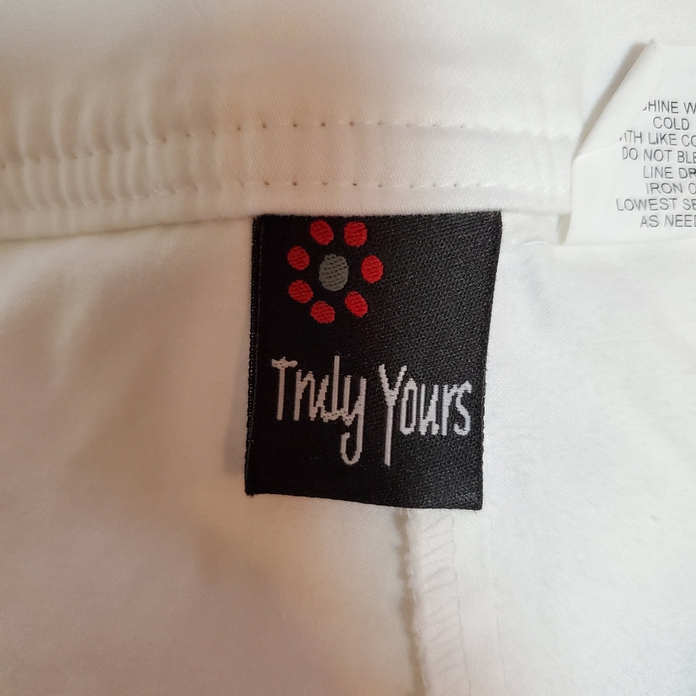 WHITE WIDE LEG CAPRIS! - Picture 11 of 13